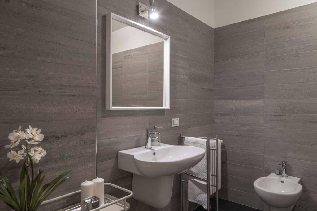 Palazzo Tergesteo Tirabora Suite Apartments Trieste Extérieur photo