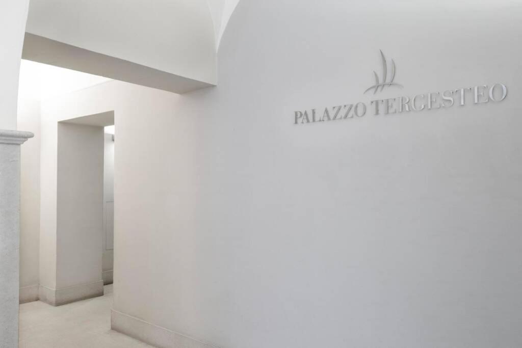 Palazzo Tergesteo Tirabora Suite Apartments Trieste Extérieur photo