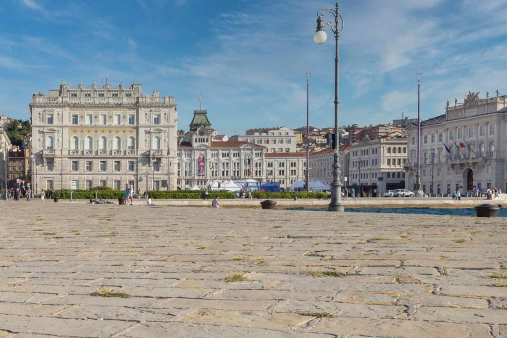 Palazzo Tergesteo Tirabora Suite Apartments Trieste Extérieur photo